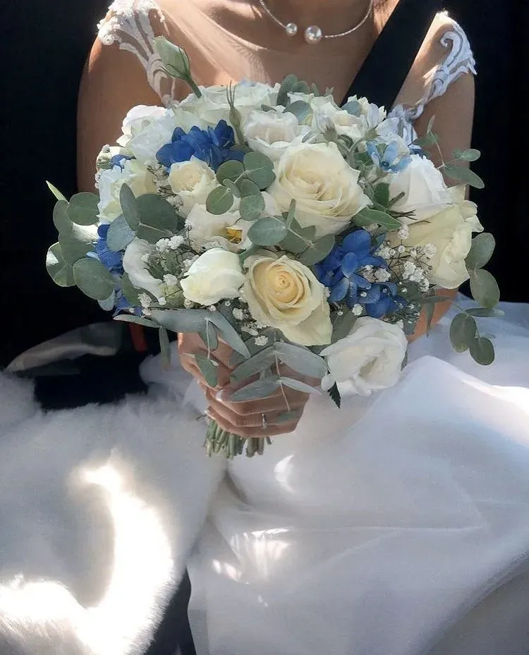 Ramo de novia en blancos y azules